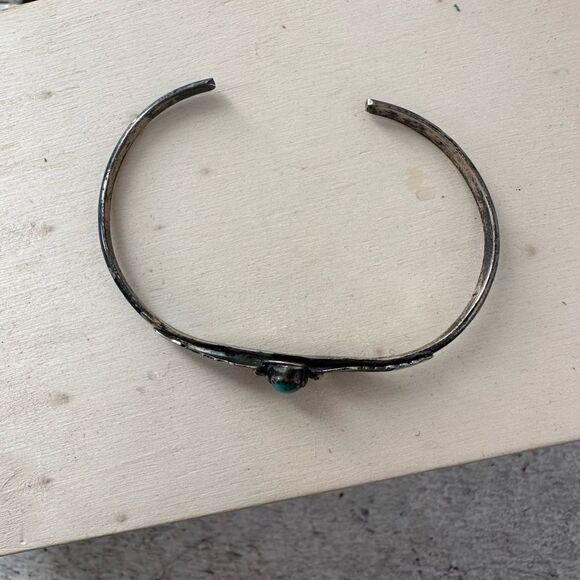 Vintage Dainty Sterling And Turquoise Native American Bracelet - Picture 5 of 7